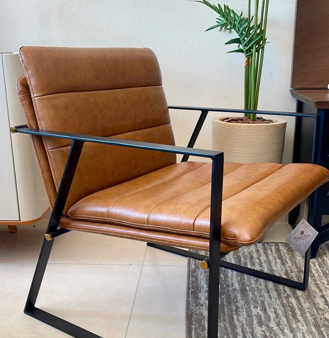 Poltrona de couro caramelo — Tendenza Design